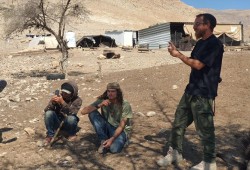 إصابة فلسطينيين في هجمات مستوطنين صهاينة على بلدة بيتا