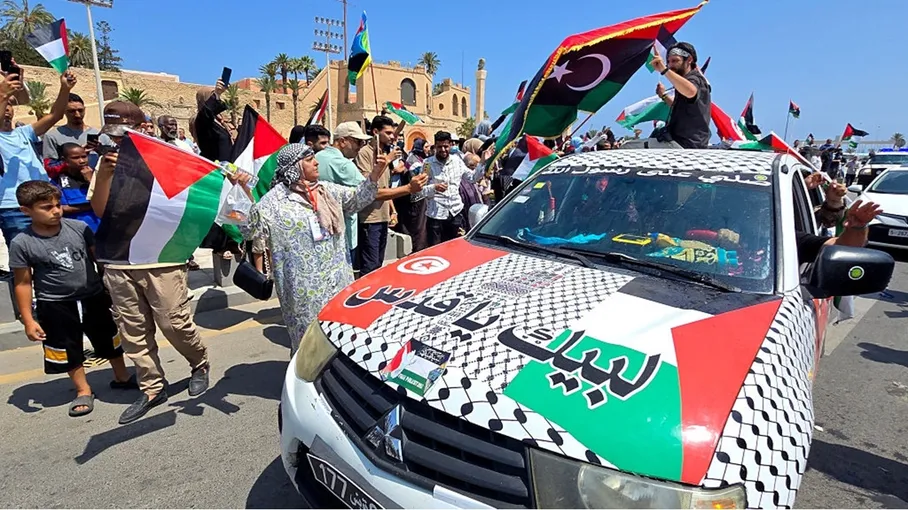 شرطة الانقلاب تعتدي على أجانب مشاركين في قافلة كسر حصار غزة