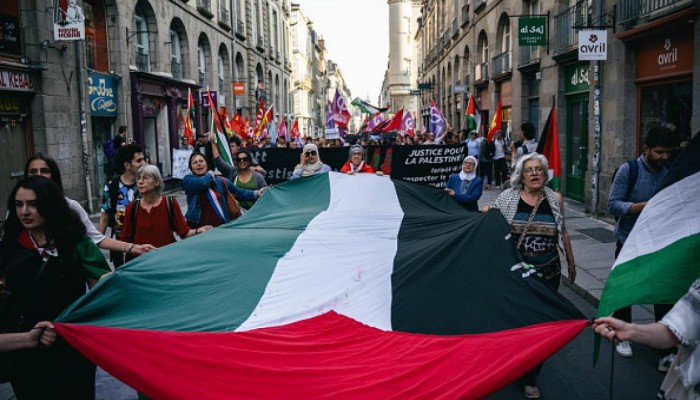 آلاف الفرنسيين يطالبون بتحقيق السلام لغزة وإنهاء حرب الإبادة