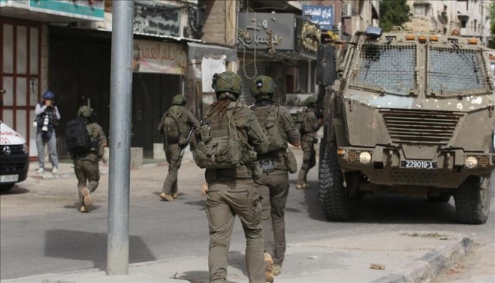 الاحتلال يشن حملة دهم واعتقالات واسعة بالضفة