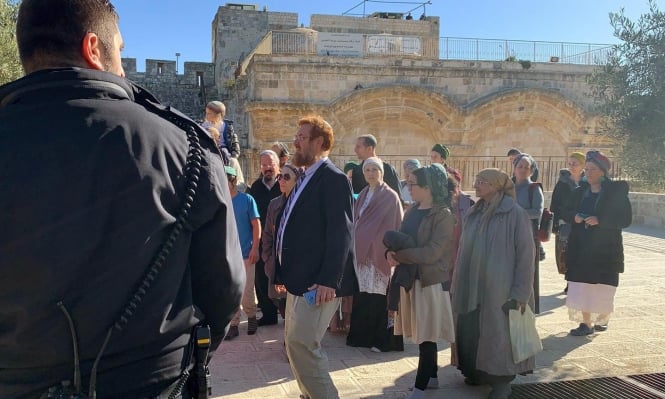 عشرات الصهاينة يقتحمون الأقصى بقيادة الإرهابي جليك