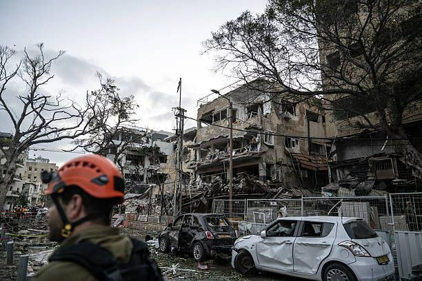 ضربة إيرانية جديدة تشعل حرائق وسط الكيان