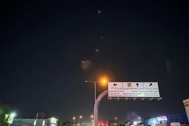 إيران تقصف قاعدة العديد الأمريكية في قطر