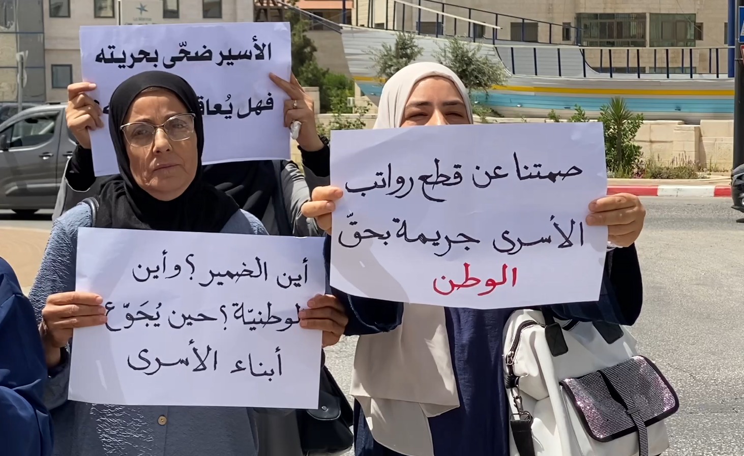 وقفة في رام الله ضد تجويع السلطة لأبناء الأسرى