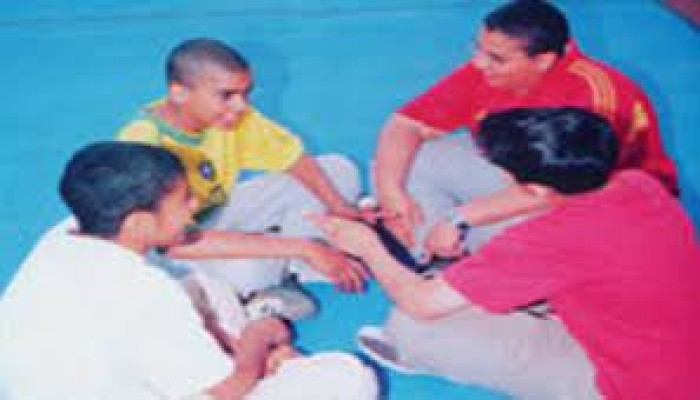 آلام المراهقة