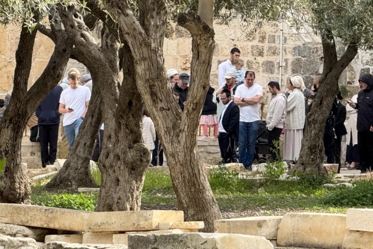 عشرات الصهاينة يقتحمون المسجد الأقصى بحماية شرطة الاحتلال
