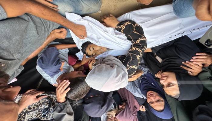 أطفال غزة يموتون قبل وصول الطعام مع استمرار القصف