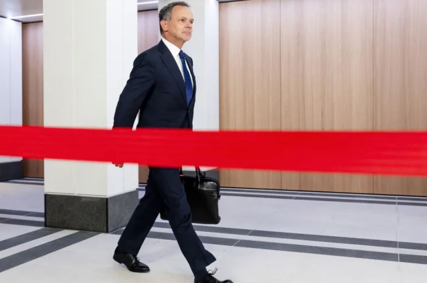 وزير خارجية هولندا يستقيل لرفض بلاده عقاب الاحتلال الصهيوني