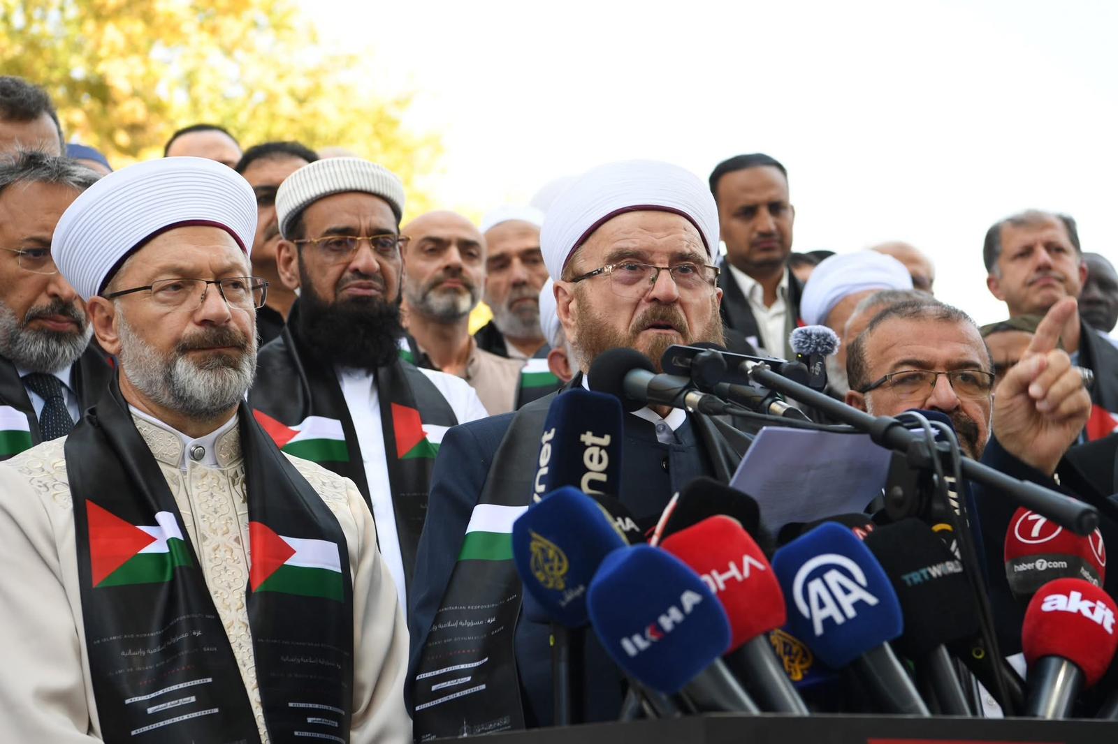 بيان من اتحاد علماء المسلمين إلى الأمة والإنسانية جمعاء وأحرار العالم