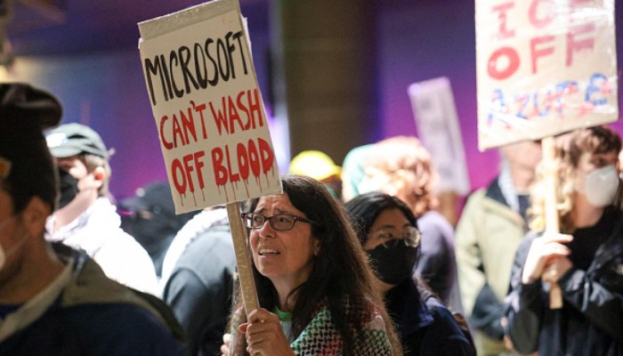 مايكروسوفت تفصل موظفَين بسبب الاحتجاج على العلاقات مع الاحتلال