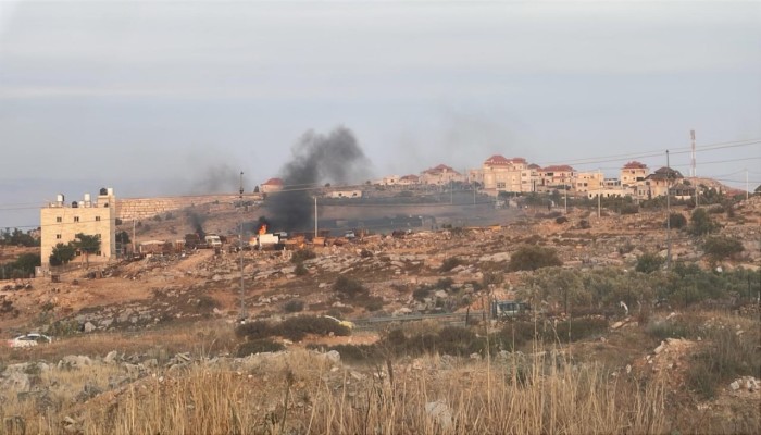 مستوطنون صهاينة يحرقون أراضي زراعية فلسطينية قرب نابلس