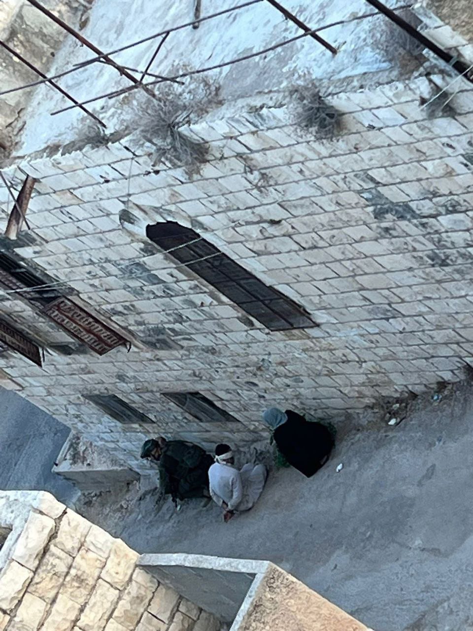 اشتباكات بالضفة بعد حصار الاحتلال منزلا في جنين