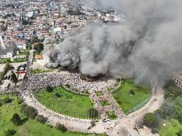 مظاهرات كاسحة في نيبال.. الشعب يطارد الوزراء ويسحلهم في الشوارع