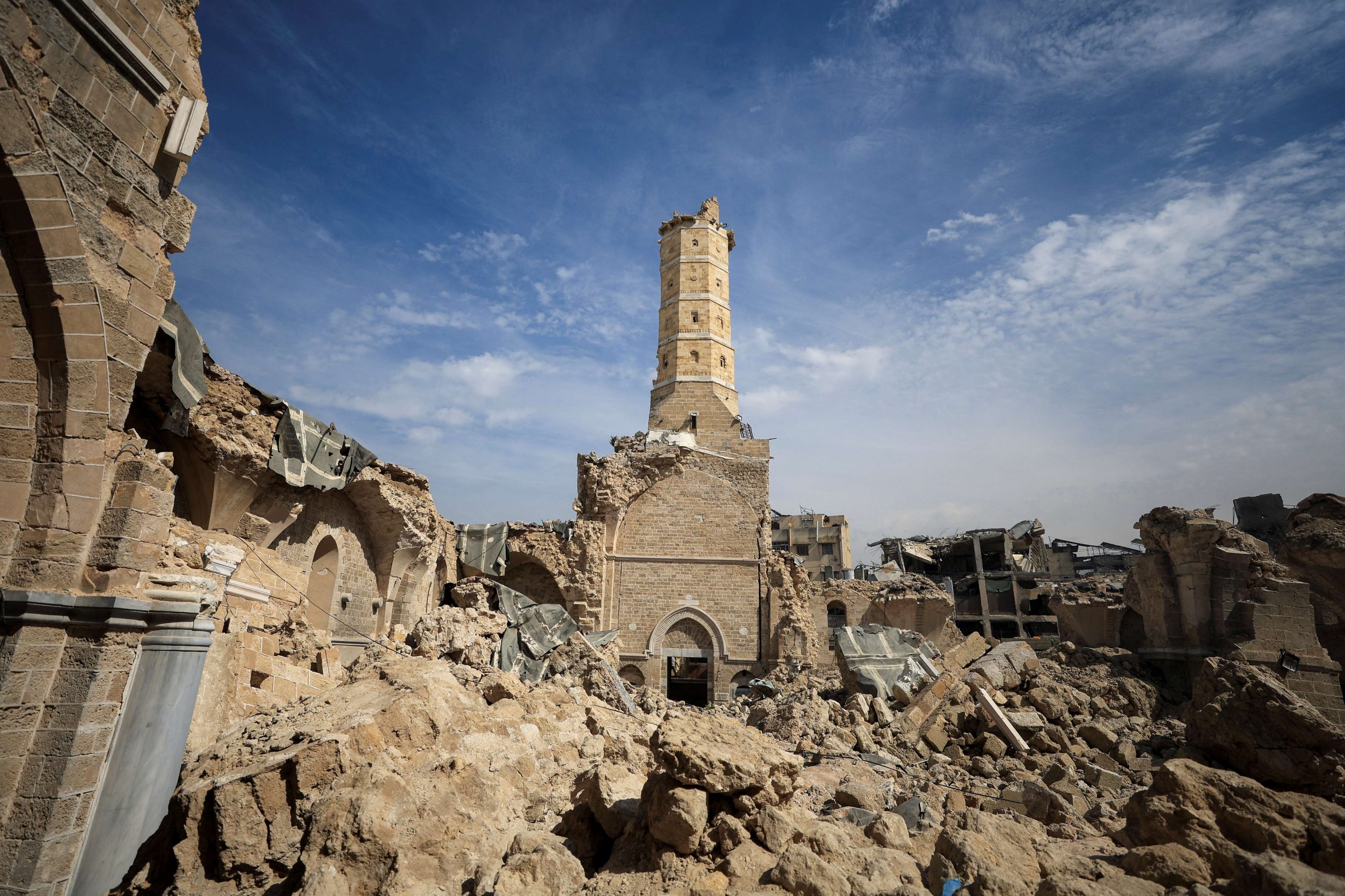 الاحتلال يمحو معالم غزة التاريخية وتراثها الثقافي