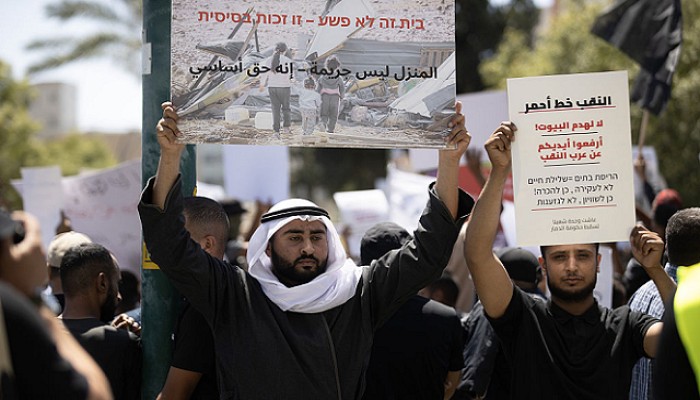 الاحتلال يقرر تقليص الروابط بين فلسطينيي النقب والضفة وغزة