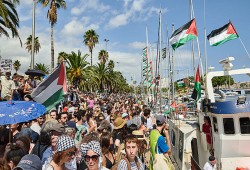 سفينة حربية ثانية ترافق أسطول الصمود المتجه إلى غزة