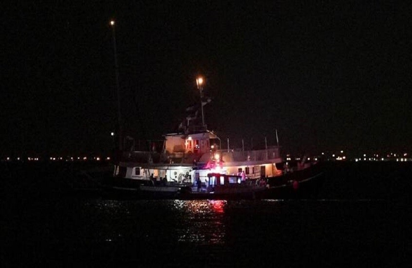 سفينة صهيونية تقترب من أسطول الصمود وتشوش لقطع  الاتصالات