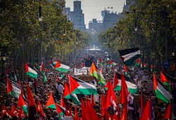 مئات الآلاف يتظاهرون في إسبانيا للمطالبة بوقف الإبادة