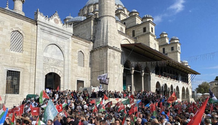 مظاهرة حاشدة في إسطنبول بالذكرى الثانية لطوفان الأقصى