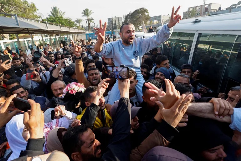 الاحتلال ينقل أسرى التبادل الفلسطينيين إلى سجني عوفر والنقب