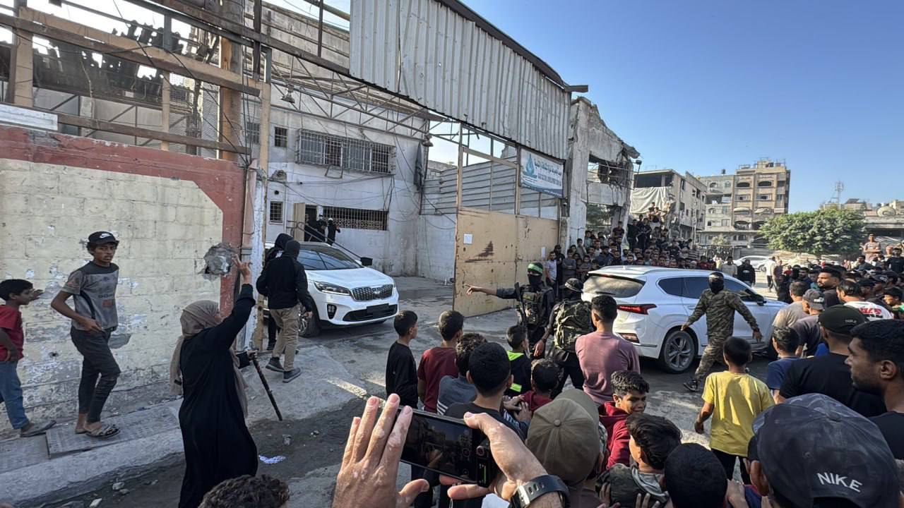 بدء تنفيذ صفقة تبادل الأسرى بين حماس والاحتلال