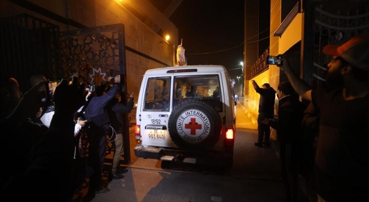 كتائب القسام تسلم جثة أسيرٍ صهيونيٍ عاشرٍ