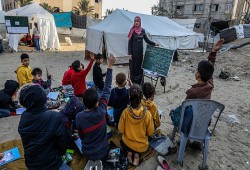 300 ألف طالب في غزة يستأنفون الدراسة مع الأونروا