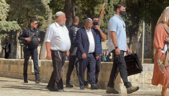 مئات الصهاينة يقتحمون المسجد الأقصى ويؤدون طقوسا تلمودية