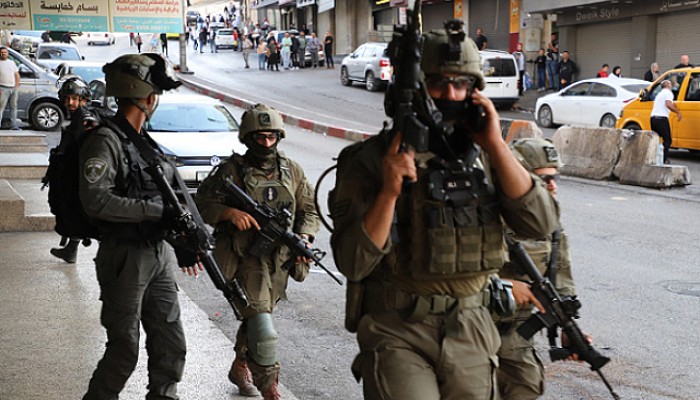 الاحتلال يشن حملات اعتقال بالضفة ومواجهات في القدس