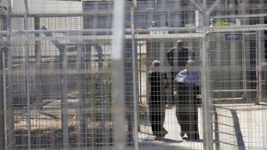 49 أسيرة يتعرضن لجرائم منظمة في سجون الاحتلال