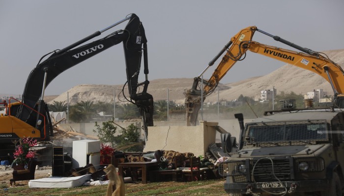 الاحتلال يجبر مقدسيا على هدم منزله ويهدم اثنين آخرين في أريحا