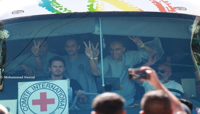 الإرهابي كاتس يحظر زيارات الصليب الأحمر للأسرى الفلسطينيين