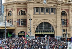 مظاهرة في نيوزيلندا تطالب بمقاطعة المنتجات الصهيونية