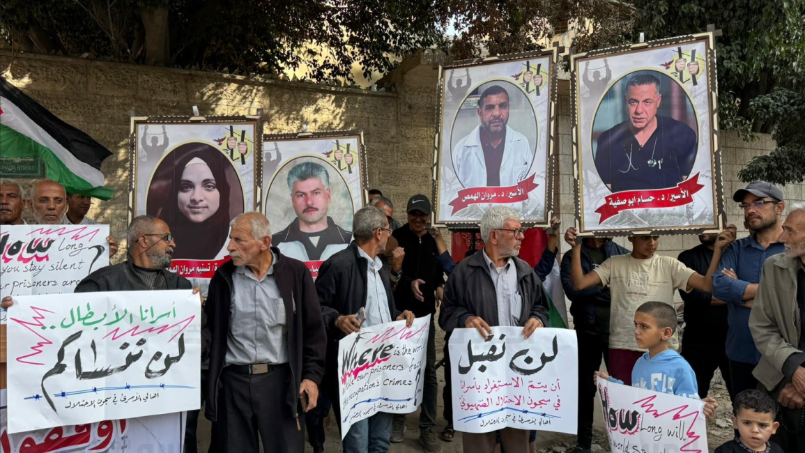 وقفة في غزّة ضدّ انتهاكات الاحتلال لحقوق الأسرى