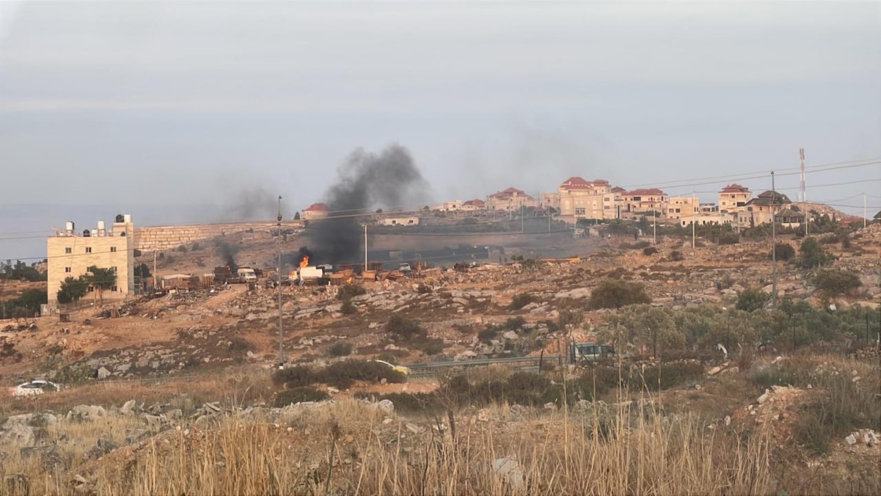 صهاينة يحطمون منزلاً في رام الله ويحرقون زراعات بالقدس المحتلة