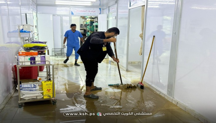 الأمطار تغرق مستشفى الكويت الميداني بخان يونس