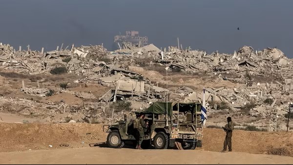 غزة تحت القصف والمعاناة بعد شهرين من وقف إطلاق النار