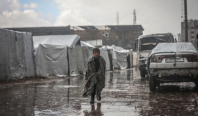 منخفض جوي يهدّد مئات آلاف النازحين في غزة