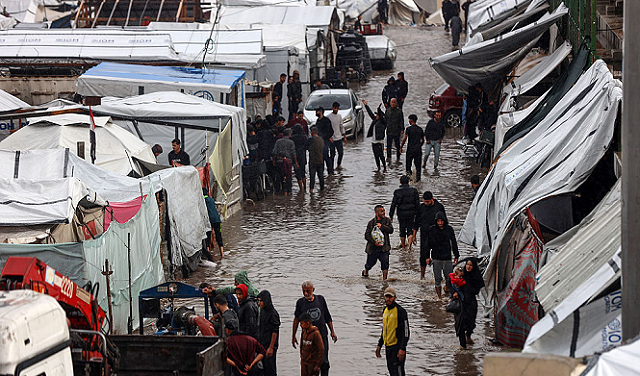 حماس تطالب بإغاثة دولية عاجلة لإيواء النازحين