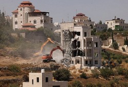 حماس تحذّر من تصعيد النهب الاستيطاني للأراضي بالضفة