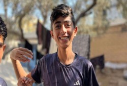 توثيق قتل جرافة صهيونية طفلا وتمزيق جسده بغزة