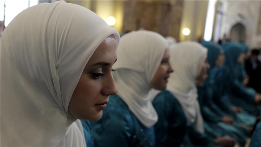 النمسا تحظر الحجاب على الفتيات دون 14 عامًا.. تمييز ضد المسلمات