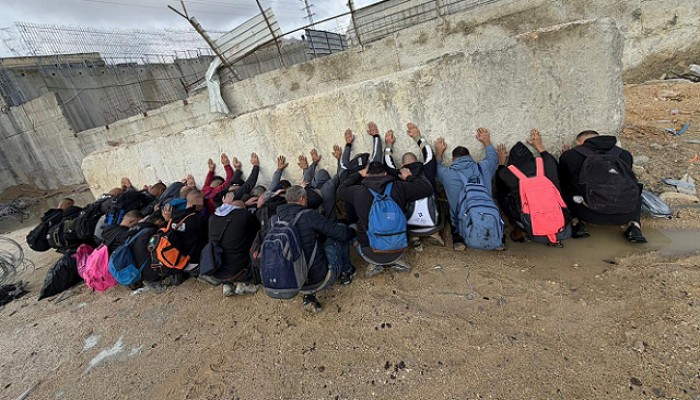 الاحتلال يعتقل 513 عاملا من الضفة و53 مشتبها بمساعدتهم