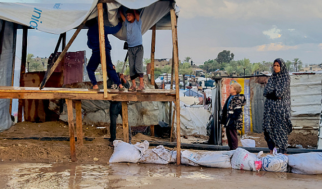 آلاف الأسر بغزة فقدت مأواها المؤقت وتضررت خيامها