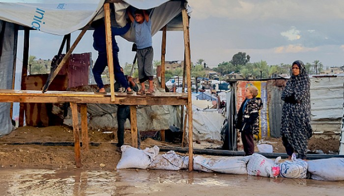 آلاف الأسر بغزة فقدت مأواها المؤقت وتضررت خيامها