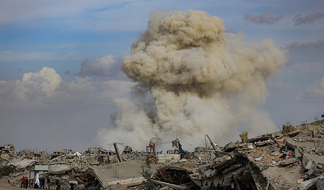 الاحتلال يواصل خروقات اتفاق غزة.. شهيد وقصف جوي ومدفعي