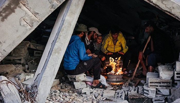 استشهاد رضيع في غزة بسبب البرد وتفاقم مأساة النازحين