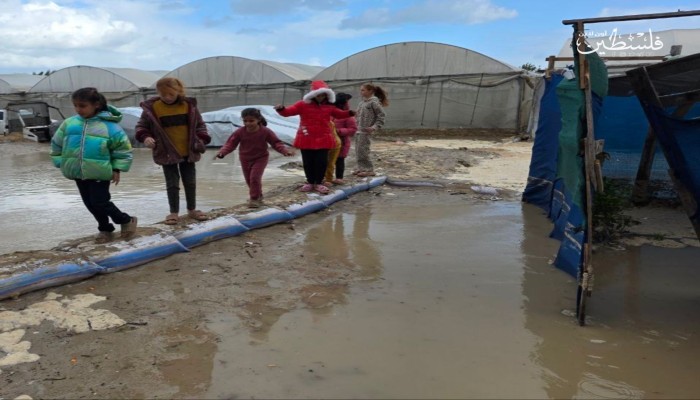 الاحتلال يواصل خروقات اتفاق غزة.. القصف مستمر و3شهداء بسبب البرد