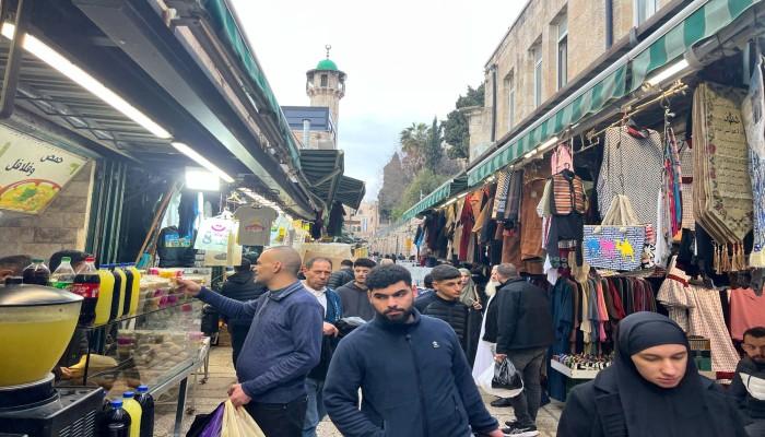 مئات الصهاينة يقتحمون الأقصى والاحتلال يُغرم محال تجارية في سلوان