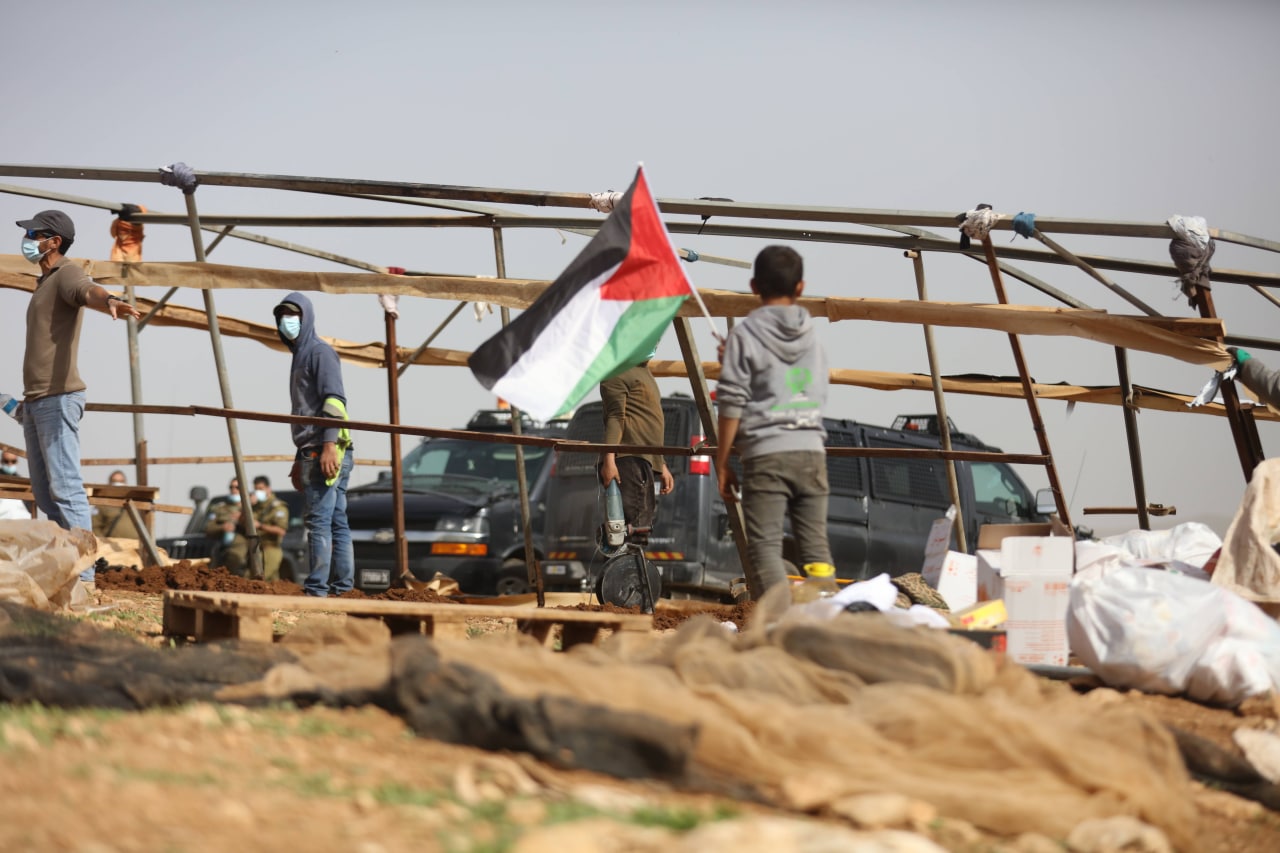 صهاينة يهاجمون ممتلكات فلسطينيين في مسافر يطا والأغوار